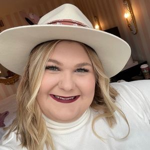 Meet your Posher, Alyson